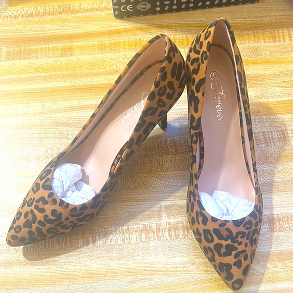 Flawed Leopard Print Women's Heels Sz 6 - Picture 2 of 5